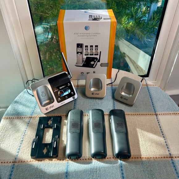 AT&T 4 Handset Cordless Phone Answering System CL82415 - Picture 4 of 14